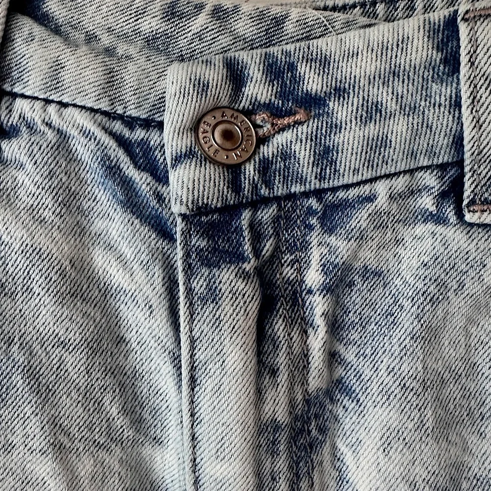 American Eagle Strigid Distressed Denim Jean Shorts Cut Off High Rise Stretch 8 - Picture 7 of 15